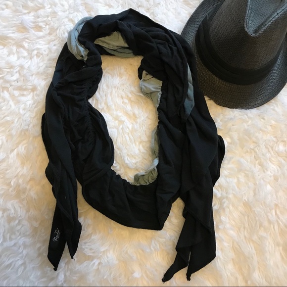 Black/gray ruffle scarf - Picture 1 of 4